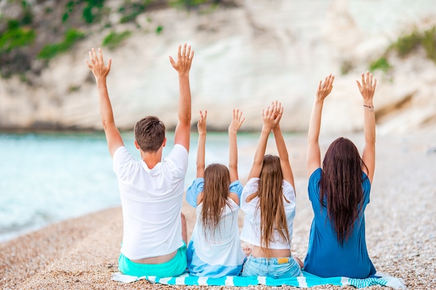 Junge Familie im Urlaub haben viel Spaß