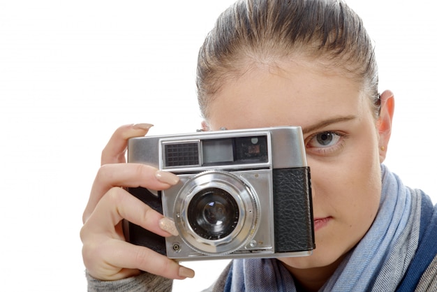 junge Fotografin Frau mit einer Vintage-Kamera