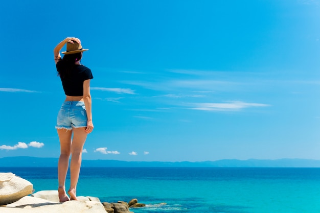 Junge Frau am Strand