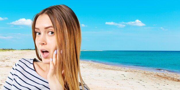 Junge Frau am Strand