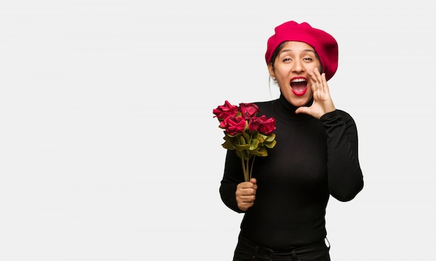 Junge Frau am Valentinsgrußtag etwas glücklich schreiend zur Front