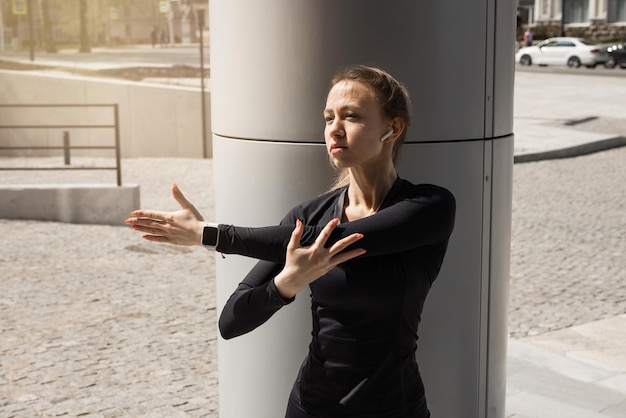 junge Frau beim Sport im Freien