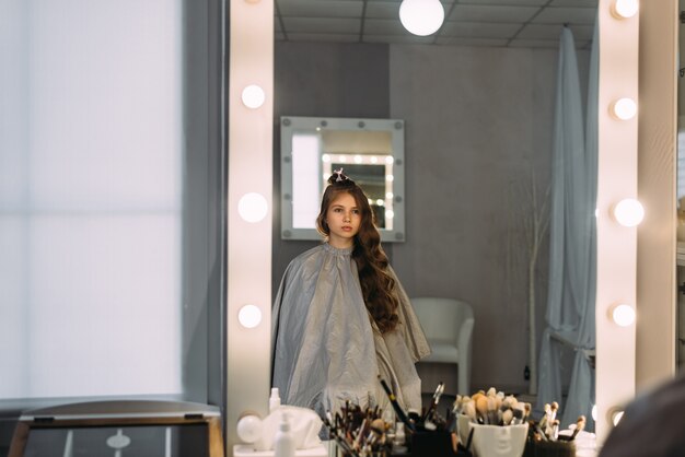 junge Frau im Friseursalon