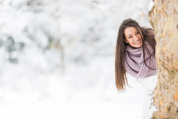 Junge Frau im Winter