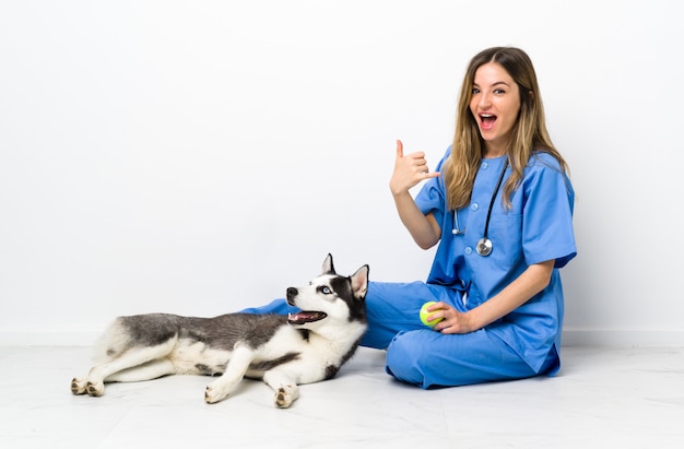 Junge Frau mit Hund