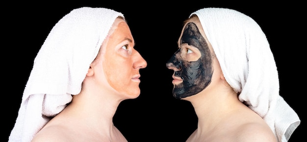 Foto junge frau mit kosmetischen masken auf dem gesicht