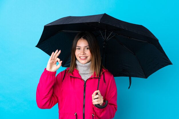 Junge Frau mit Regenschirm