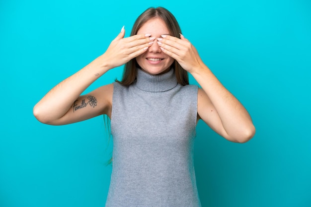 Junge Frau über isoliertem Hintergrund