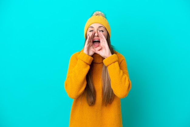 Junge Frau über isoliertem Hintergrund