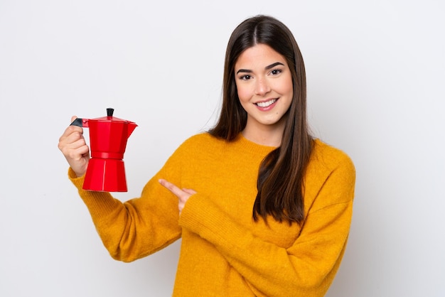 Junge Frau über isoliertem Hintergrund