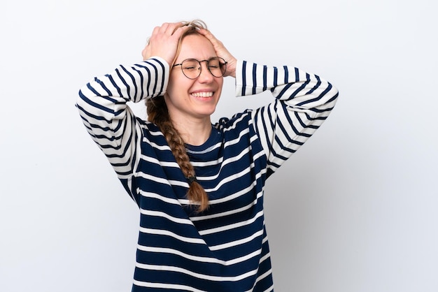 Junge Frau über isoliertem Hintergrund