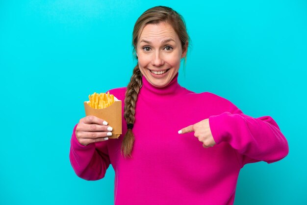 Junge Frau über isoliertem Hintergrund