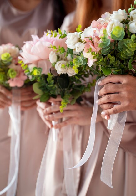 Junge Frauen genießen Junggesellinnenabschied