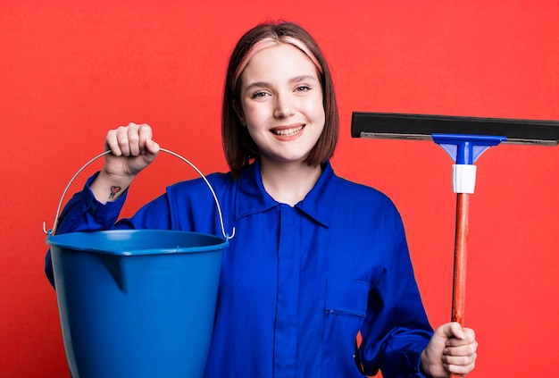 Junge hübsche Frau Windows Washer Konzept