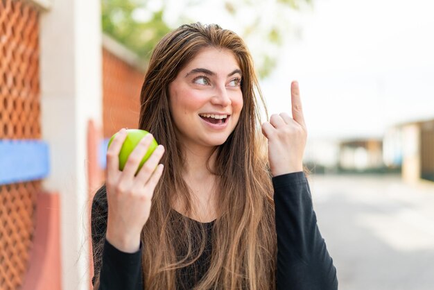 Foto junge, hübsche kaukasische frau