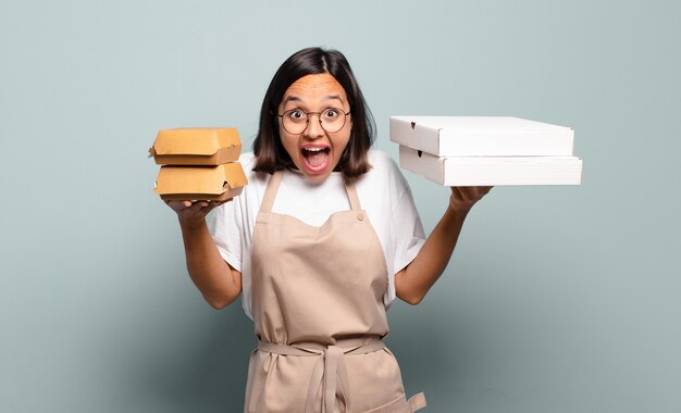 Junge hübsche Köchin. Fast-Food-Konzept