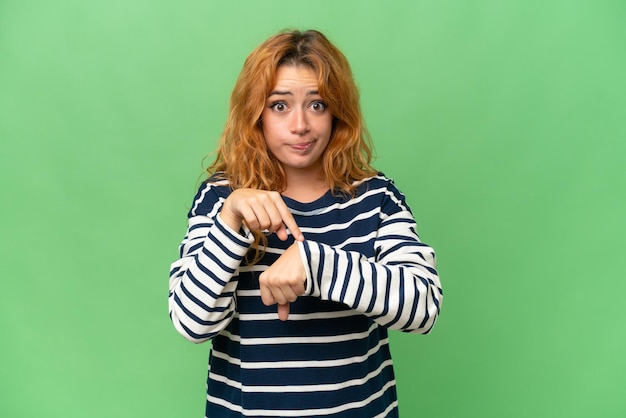 Foto junge kaukasische frau mit isolierter herkunft