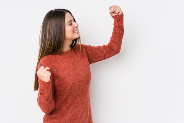 Junge kaukasische Frauenaufstellung