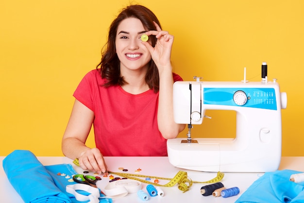 Junge kreative Frauen im Studio