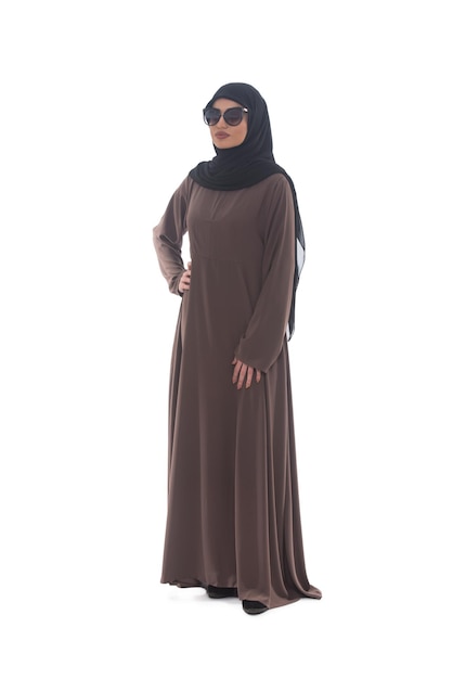 Junge muslimische Frau mit Sonnenbrille Portrait