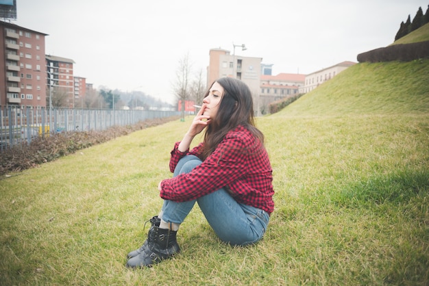 junge schöne lange Haare Modell Frau