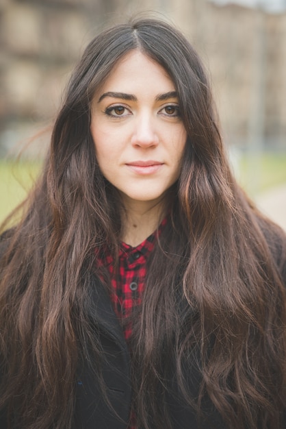 junge schöne lange Haare Modell Frau