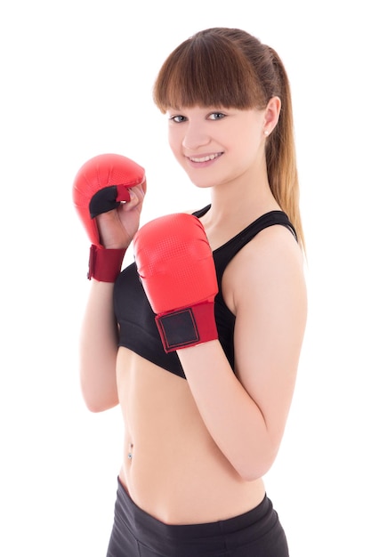 Junge sportliche Frau in Boxhandschuhen isoliert auf weißem Hintergrund