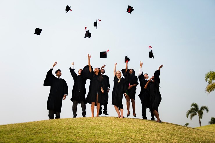 Foto junge studenten staffelungszeremonie konzept