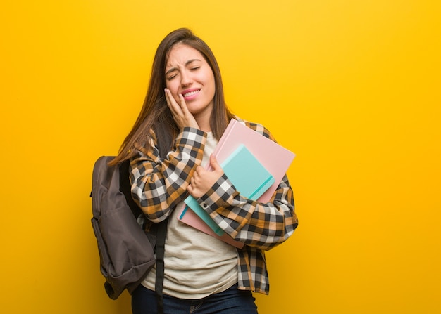 Junge Studentin verzweifelt und traurig