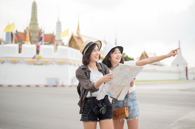 Junge touristische Frau genießen in Bangkok, Thailand