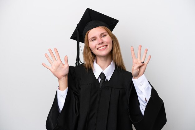 Junge Universitätsabsolventin Engländerin isoliert auf weißem Hintergrund, die neun mit den Fingern zählt