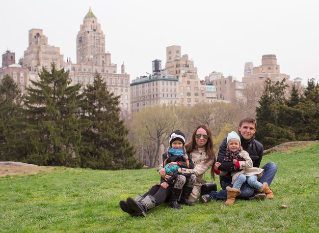 Junge von vier im Central Park während ihrer Ferien