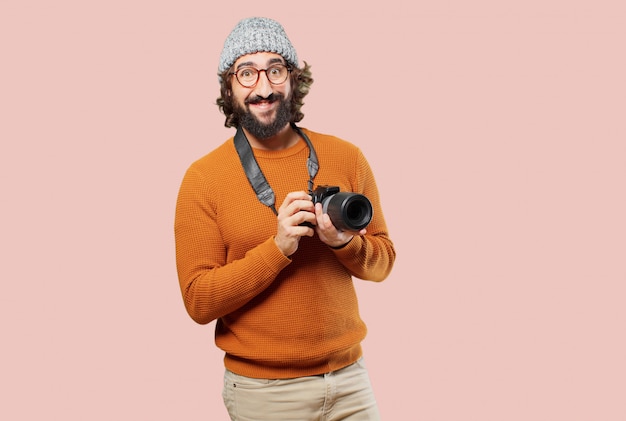 Junger bärtiger Mann mit Fotokamera