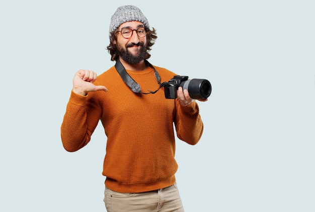 Junger bärtiger Mann mit Fotokamera