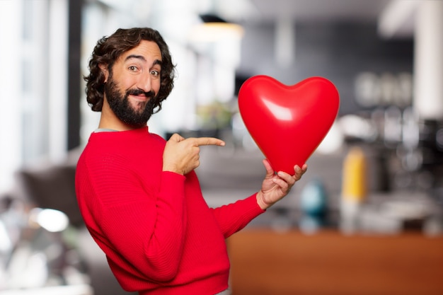 Junger verrückter Mann in der Liebe, Valentinstagkonzept.