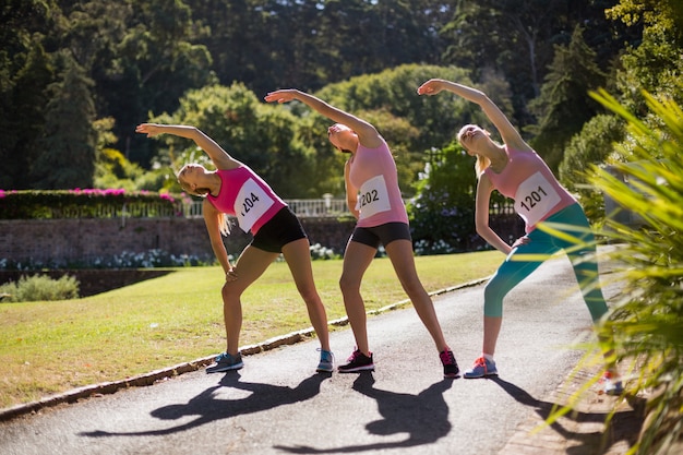 Junges Athletenfrauentrainieren