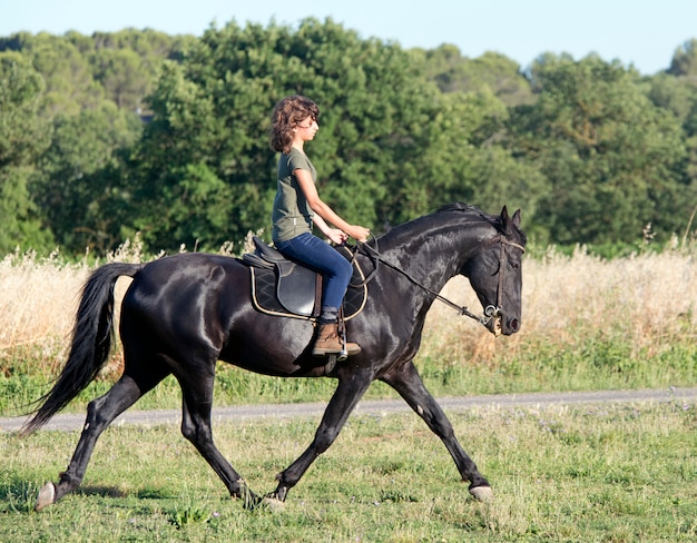 junges Reitmädchen