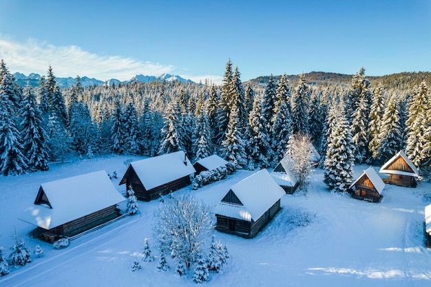 Jurgow Shepherd Village cerca de Zakopane en Winter Snow Drone Vista aérea