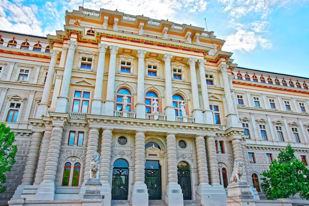 Justizpalast in Wien, Österreich im Sommer