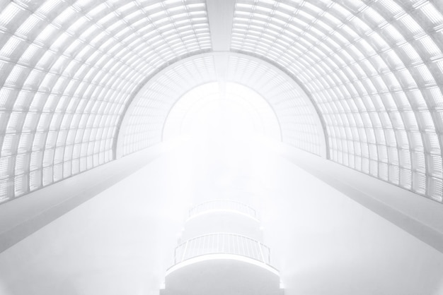 Foto justo debajo de la toma de un edificio moderno contra un cielo despejado