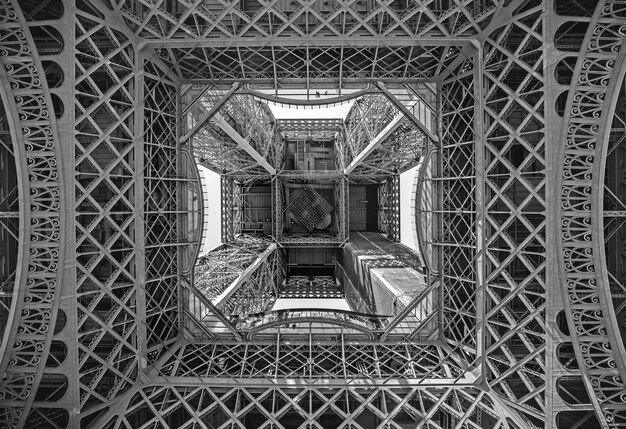 Justo debajo de la torre Eiffel