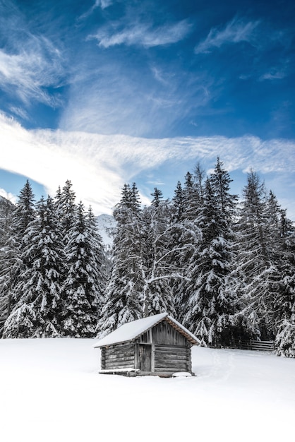 Kabine auf Winterpanorama