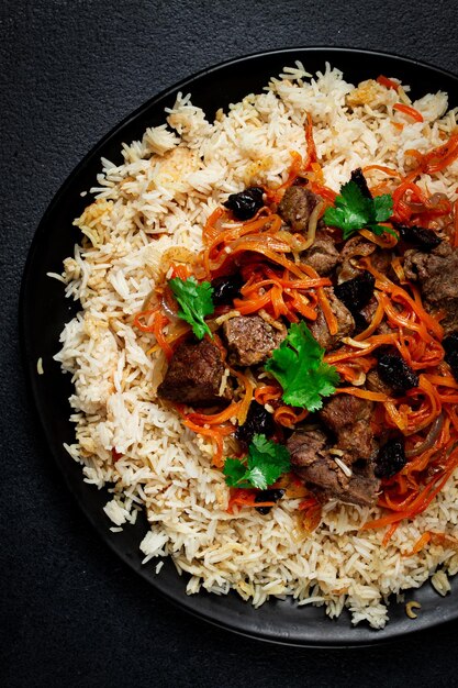 Kabuli pulao pilaf el plato nacional de Afganistán arroz con carne casero sin gente