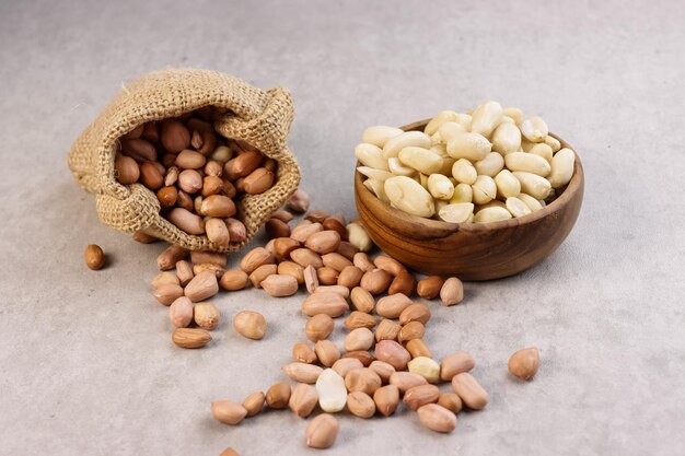 Kacang Tanah Kulit Ari dan Kupas o semillas de maní