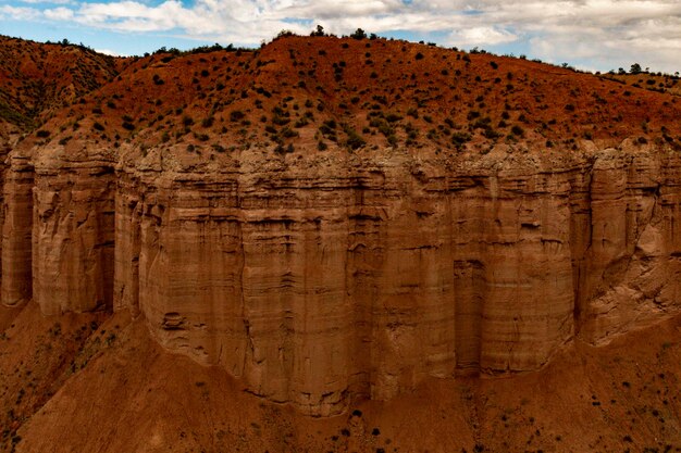 Kämme und Klippen des Badland de los Coloraos des Geoparks Granada.