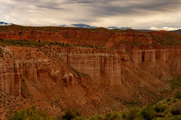 Kämme und Klippen des Badland de los Coloraos des Geoparks Granada.