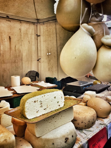 Foto käse auf dem marktstand