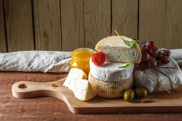 Käse auf dem Tisch