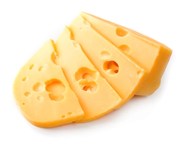 Käse hautnah auf Weiß