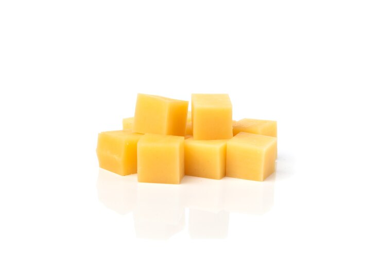 Foto käse isoliert auf weiß.